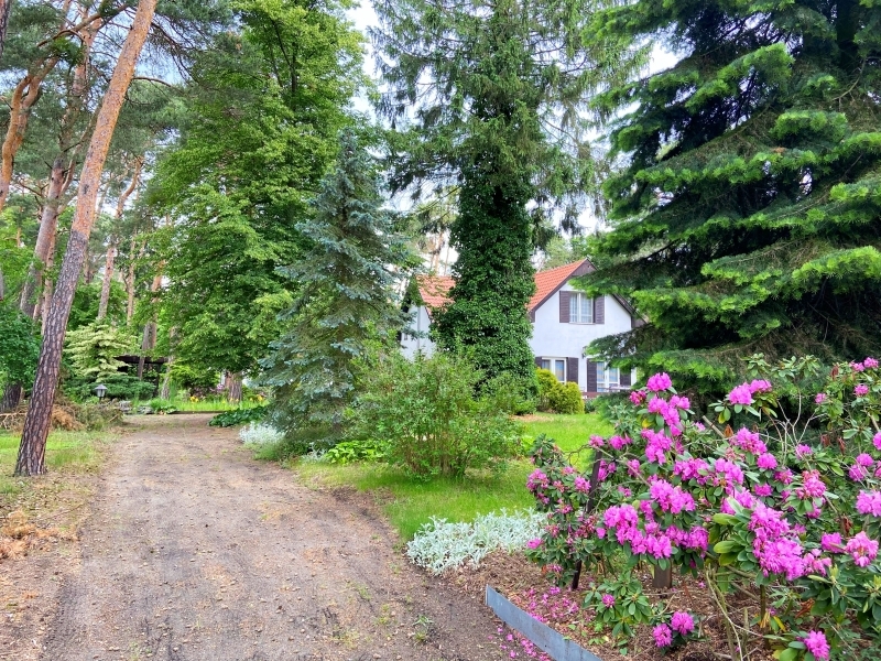 Dům s pozemkem 3.950 m2 Lhota, Praha - východ