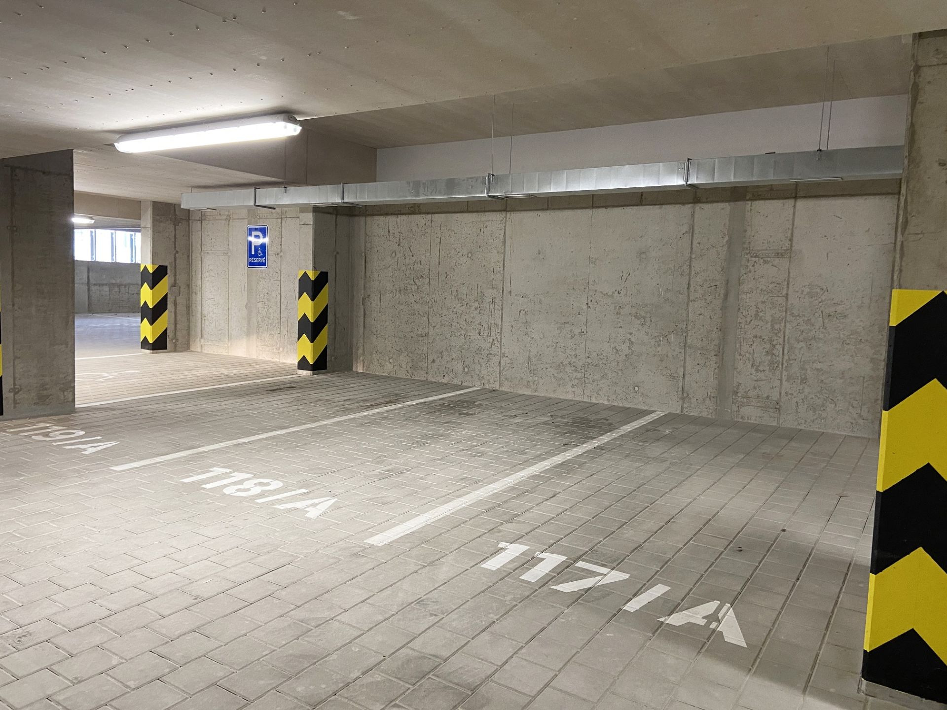 Parkovací stání Poděbradská, Praha 9